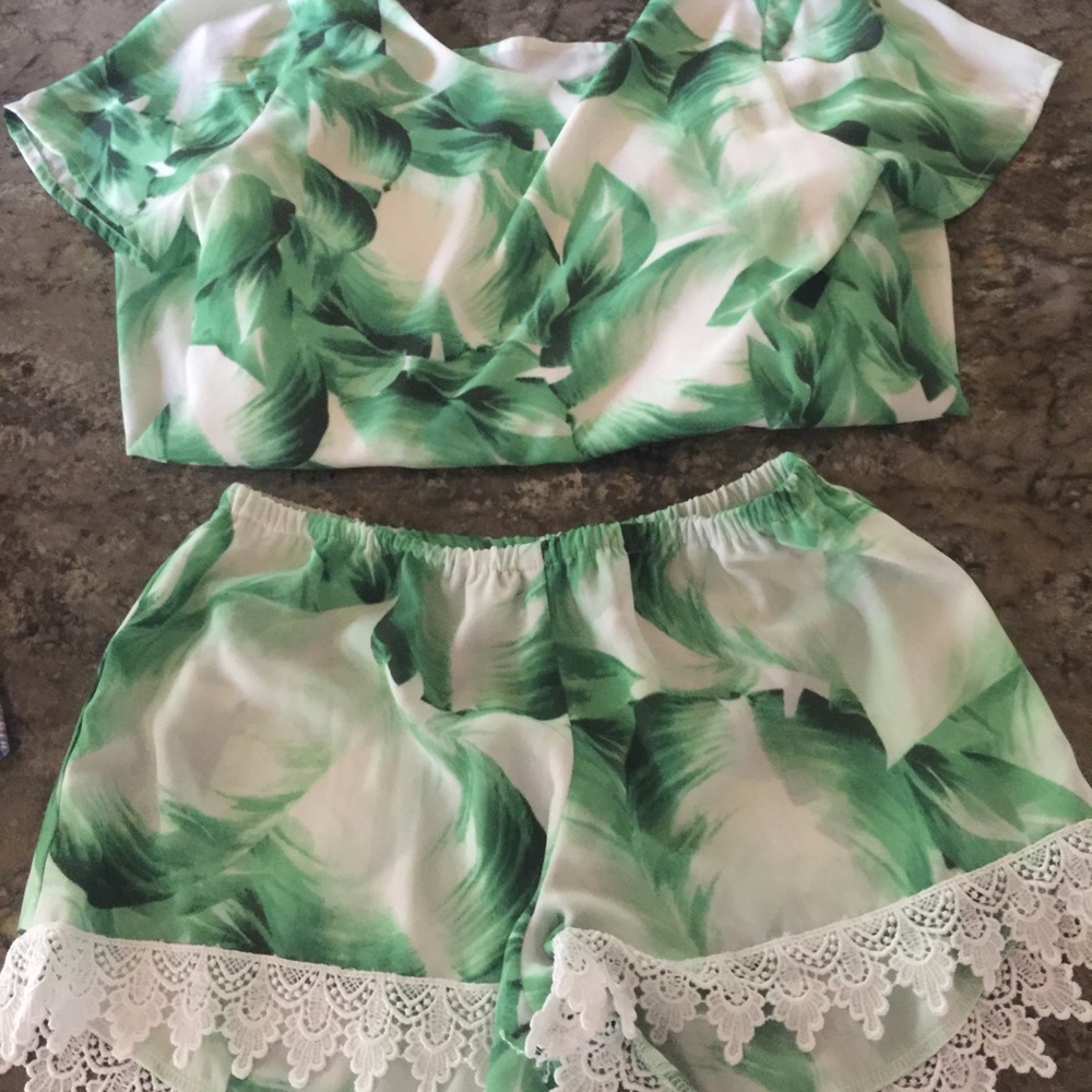 Show Me Your MuMu two piece set!